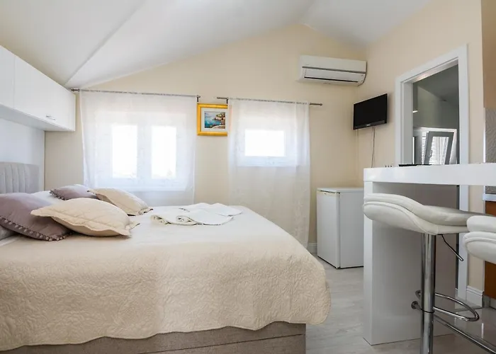 Medanic - Private Pool Apartament