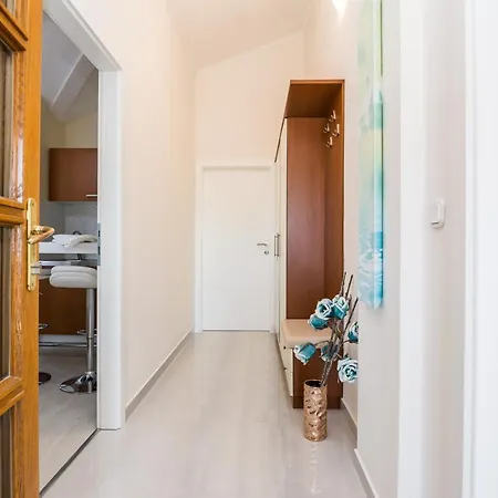 Medanic - Private Pool Apartment