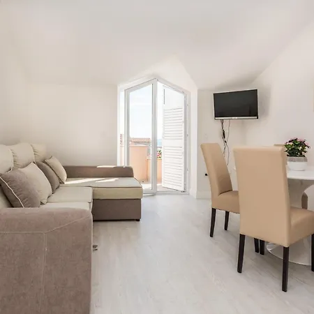 Medanic - Private Pool Apartment *