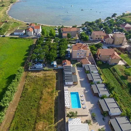 Medanic - Private Pool Privlaka (Zadar)